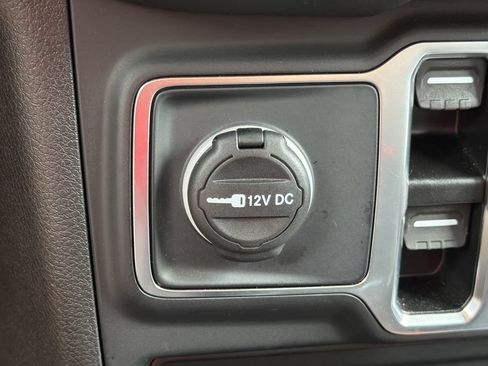 Used 2025 Jeep Wrangler Unlimited Sahara AWD/4WD image 6