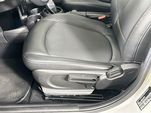 Used 2019 MINI Cooper 4-Door Hardtop image 24