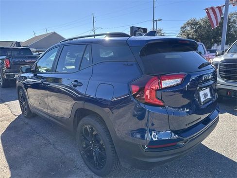 Used 2022 GMC Terrain SLE w/ Elevation Edition image 9