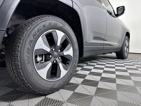 Used 2022 Jeep Grand Cherokee Limited 4xe image 13