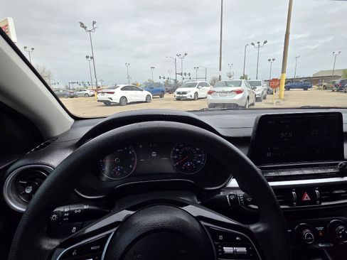 Used 2023 Kia Forte LX image 22