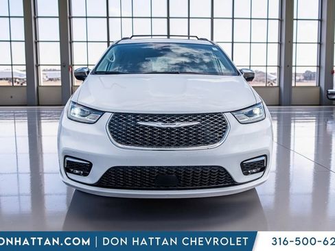 Used 2023 Chrysler Pacifica Limited FWD image 27