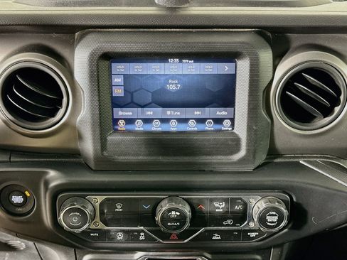 Used 2022 Jeep Wrangler Unlimited Sport AWD/4WD image 19