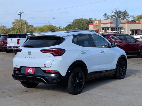 Used 2024 Buick Encore GX Sport Touring image 8