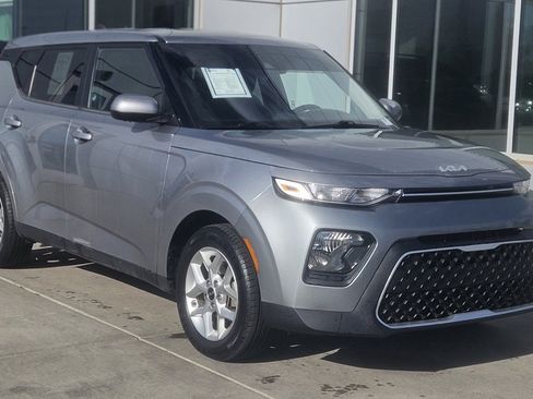 Used 2022 Kia Soul LX w/ Technology Package FWD image 1