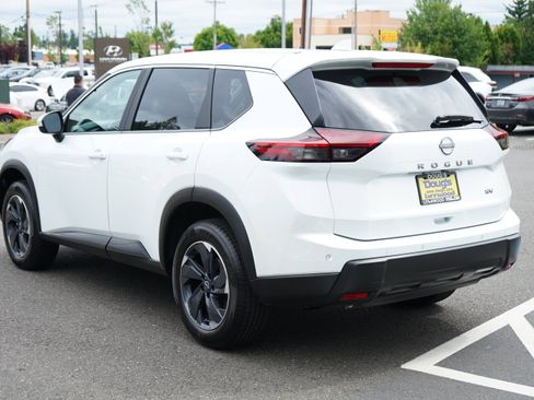 Used 2024 Nissan Rogue SV image 5