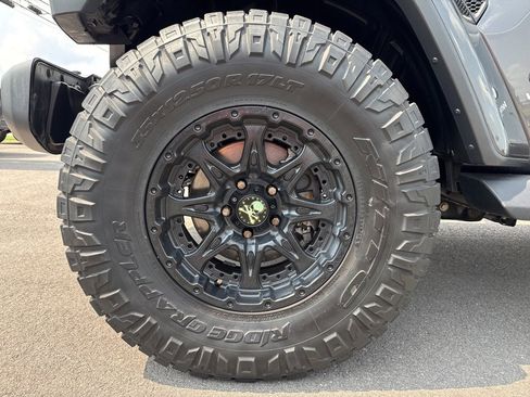 Used 2018 Jeep Wrangler Unlimited Sahara image 14