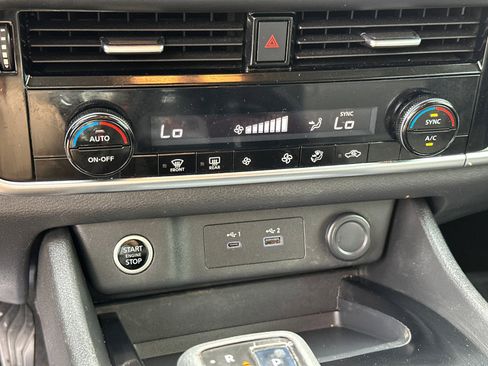 Certified 2021 Nissan Rogue SV image 30