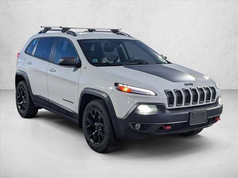 Used 2017 Jeep Cherokee Trailhawk w/ Cold Weather Group image 3
