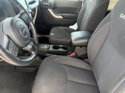 Used 2017 Jeep Wrangler Sahara w/ Connectivity Group image 16