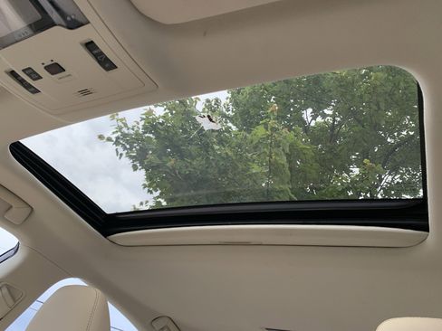 Used 2016 Lexus ES 350 w/ Premium Package w/Wood Trim FWD image 28