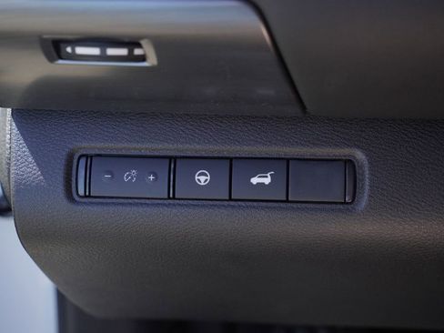 New 2026 Nissan Pathfinder SL FWD image 10