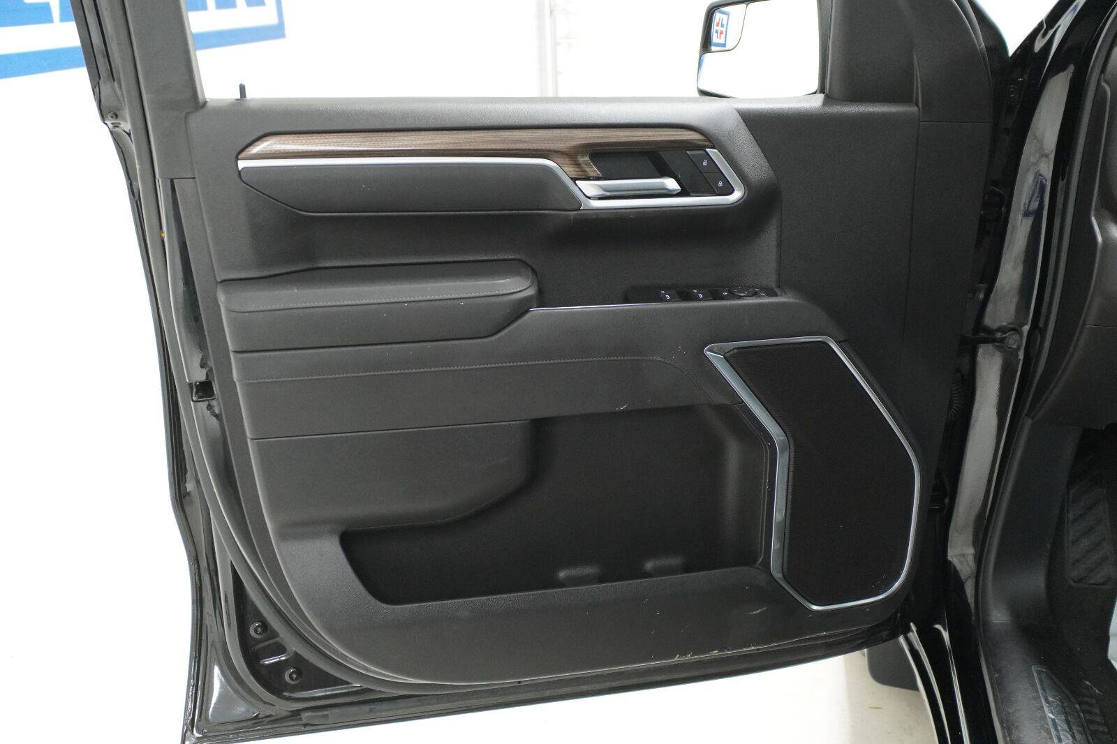 Used 2025 Chevrolet Silverado 1500 LT RWD image 18