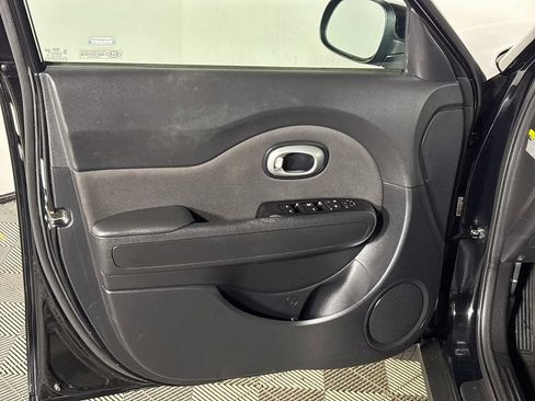 Used 2016 Kia Soul FWD image 10