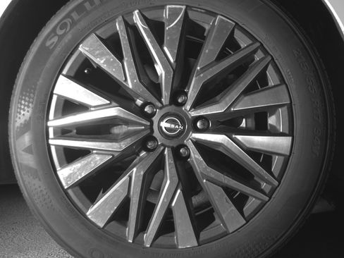 Used 2025 Nissan Altima 2.5 SV FWD image 13