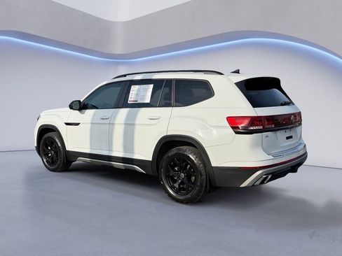 Used 2024 Volkswagen Atlas Peak Edition SE image 5