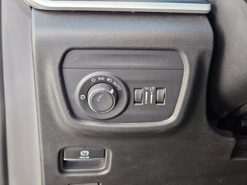 Used 2024 Jeep Grand Cherokee Laredo image 20