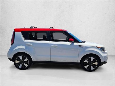 Used 2018 Kia Soul + FWD image 4