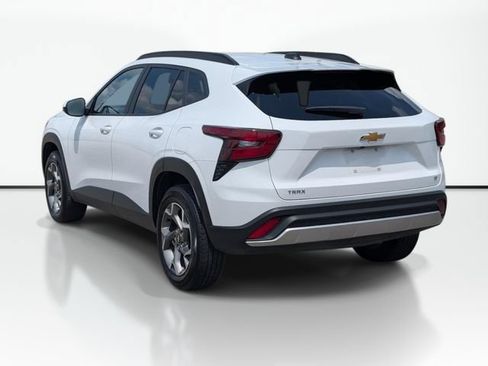 Used 2025 Chevrolet Trax LT FWD image 10