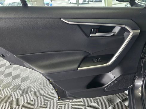 Used 2025 Toyota RAV4 XLE AWD/4WD image 36