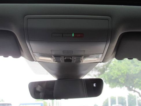 Used 2022 Volkswagen Atlas SEL R-Line image 31