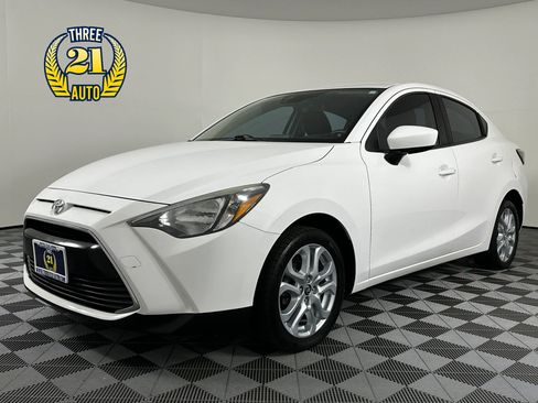 Used 2017 Toyota Yaris iA image 1