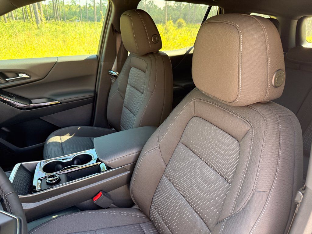 New 2027 Chevrolet Equinox LT w/ Safety and Technology Package FWD image 12