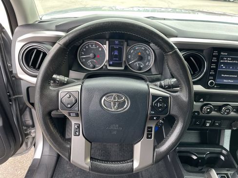 Used 2020 Toyota Tacoma SR5 AWD/4WD image 16