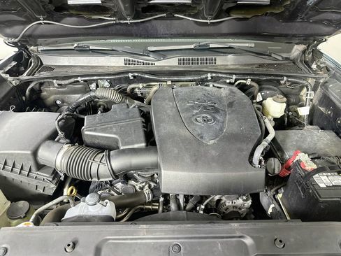 Used 2020 Toyota Tacoma TRD Sport RWD image 9