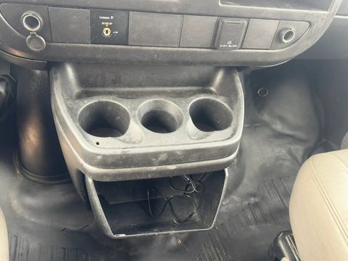 Used 2017 Chevrolet Express 2500 RWD image 22