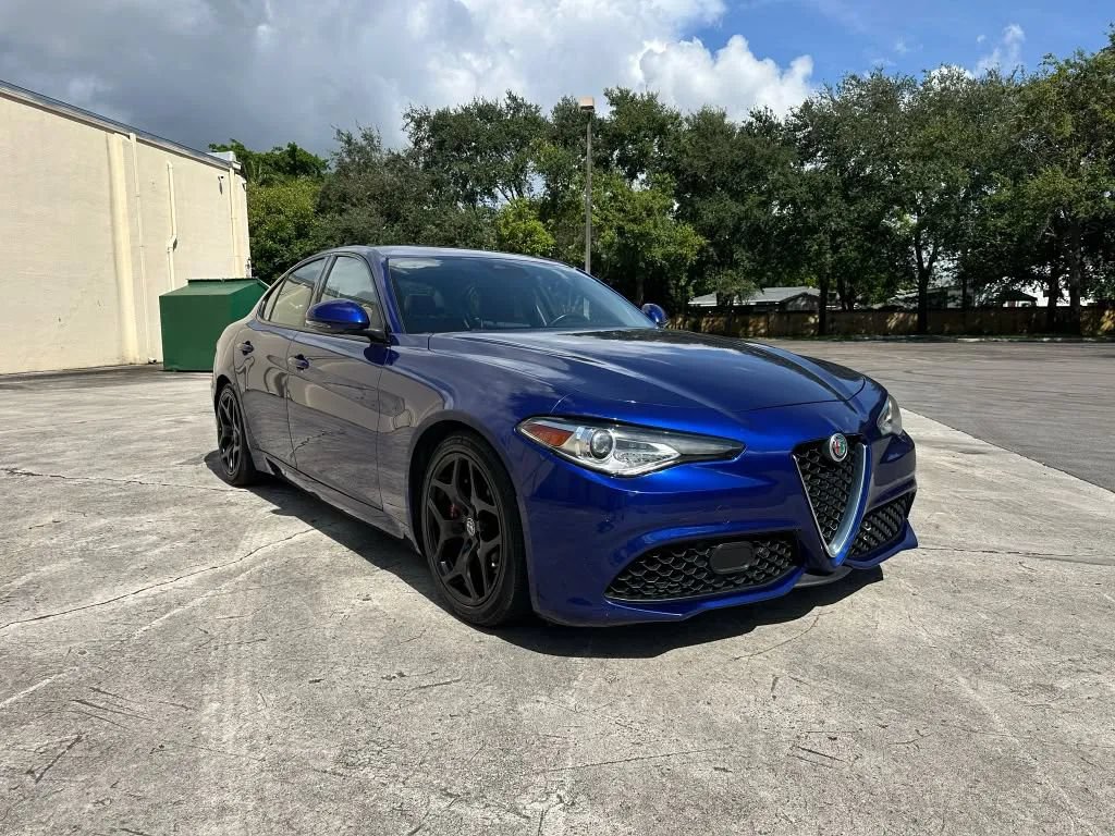 Used 2020 Alfa Romeo Giulia w/ Quick Order Package 22K Sport RWD image 3