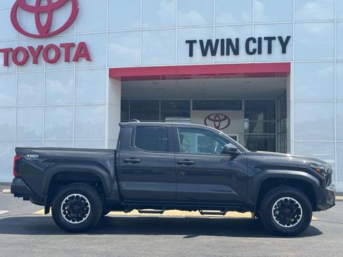 Certified 2024 Toyota Tacoma TRD Off-Road AWD/4WD image 2