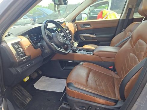 Used 2024 Nissan Pathfinder Platinum w/ Cargo Package AWD/4WD image 7