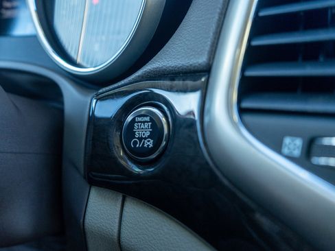 Used 2013 Jeep Grand Cherokee Laredo image 24