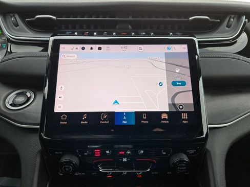 Used 2024 Jeep Grand Cherokee Limited 4xe w/ Luxury Tech Group II image 25