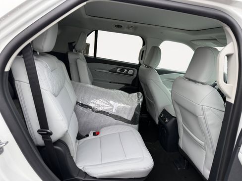 New 2026 Ford Explorer Platinum w/ LUX Leather Package image 18