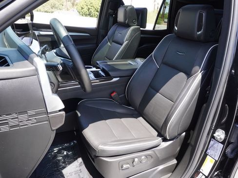 Certified 2025 Cadillac Escalade Premium Luxury AWD/4WD image 15