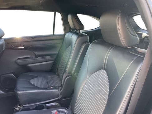 Used 2022 Toyota Highlander XSE image 13