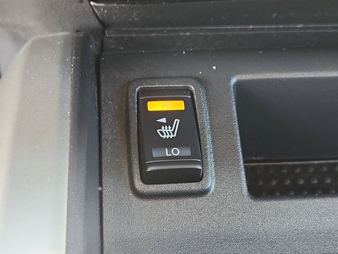 Certified 2024 Nissan Titan SV w/ SV Convenience Package image 25