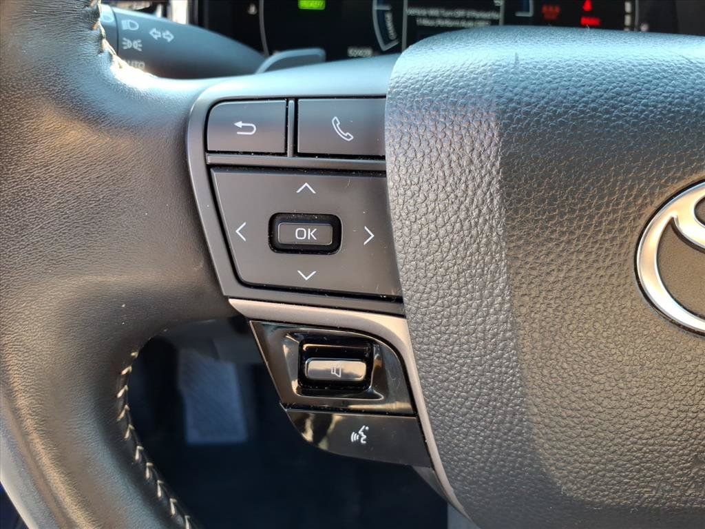 Used 2025 Toyota Camry SE FWD image 30