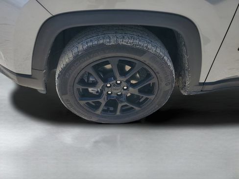 Used 2022 Jeep Compass Latitude FWD image 24