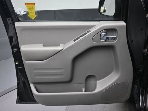 Used 2019 Nissan Frontier SV w/ Value Truck Package image 9