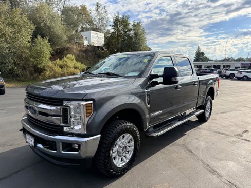 Used 2018 Ford F250 XLT w/ XLT Value Package image 2