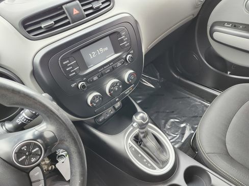 Used 2016 Kia Soul + image 25