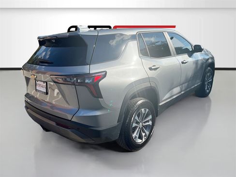 Used 2025 Chevrolet Equinox LT w/ Safety and Technology Package image 7