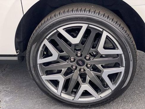 New 2026 Ford Expedition Max Platinum w/ Platinum Ultimate Package image 9