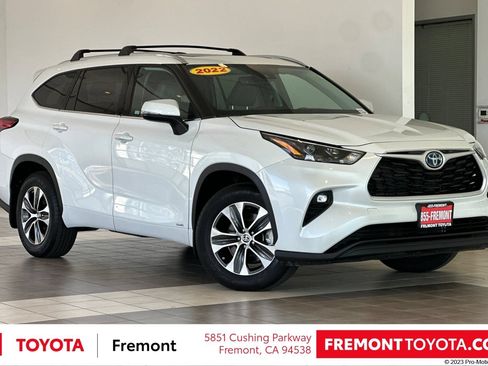 Used 2022 Toyota Highlander XLE AWD/4WD image 1