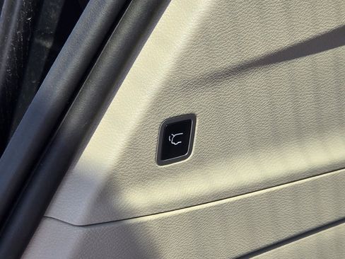 Used 2022 Chrysler Pacifica Touring-L FWD image 13