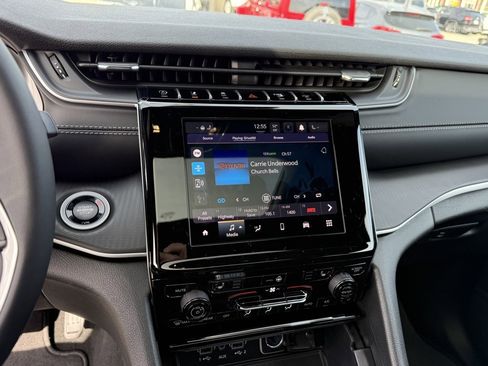 New 2025 Jeep Grand Cherokee L Altitude image 18