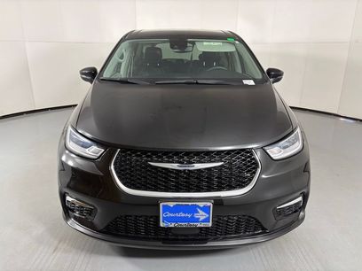 Used 2023 Chrysler Pacifica Touring-L